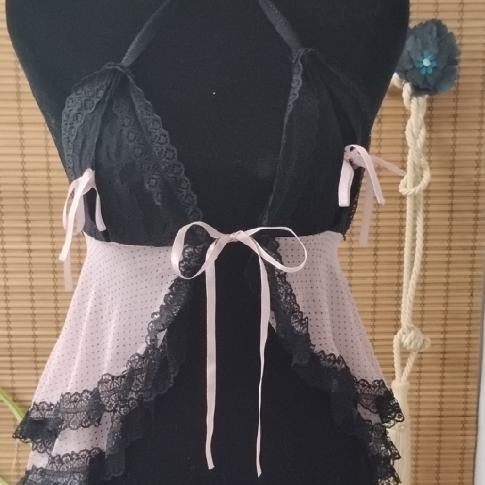 Elegant Black and Pink Lace Lingerie Set Ruffled Small Excellent Condition